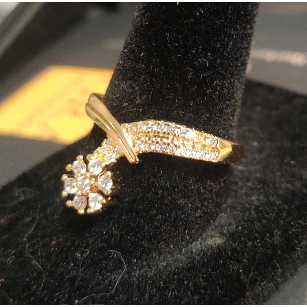 N/A elegant gold